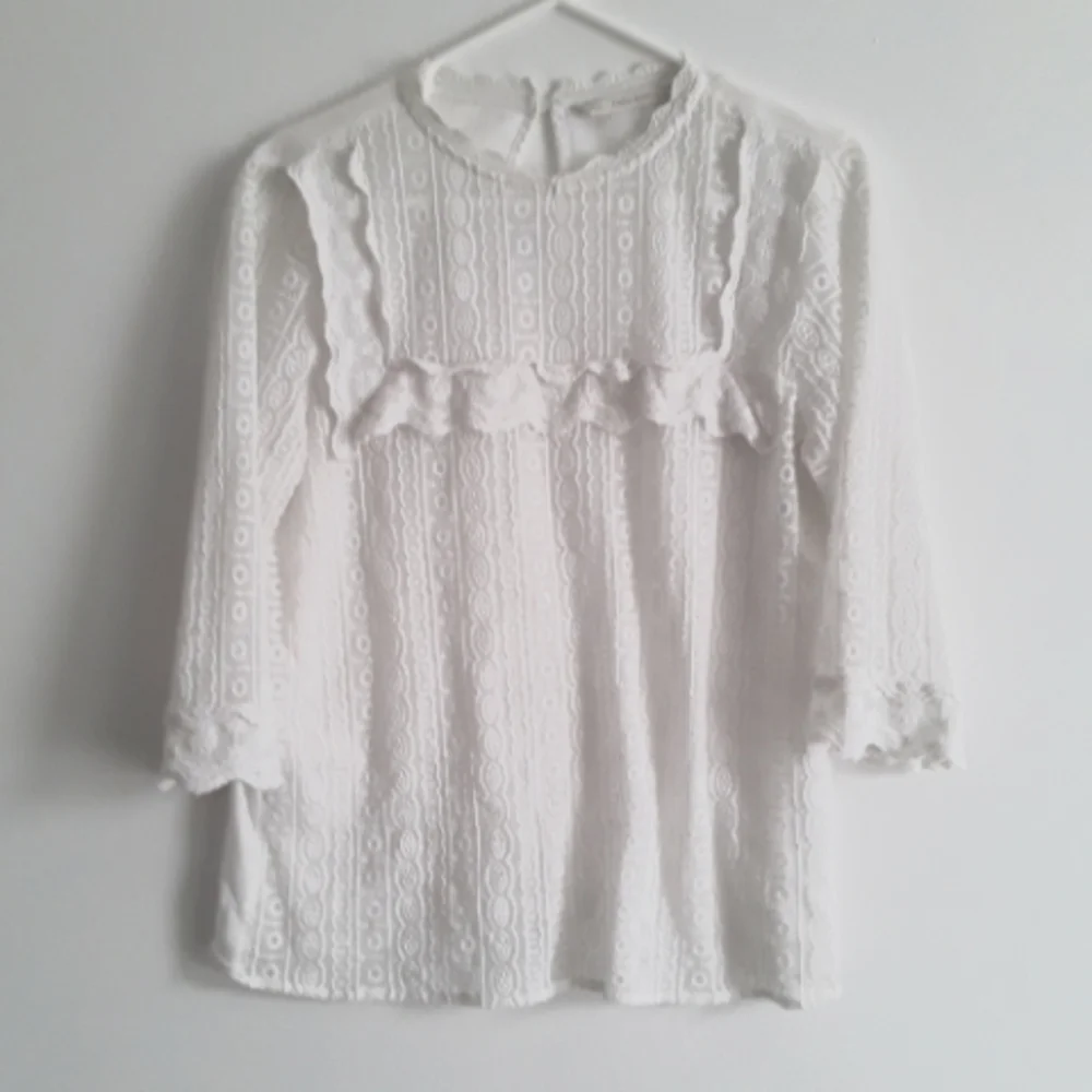 Retro Victorian-style light cotton and lace blouse - Picture 1 of 6